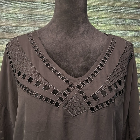Buckle Black Women’s Black V-Neck Embroidered Cut-Out Wide Sleeve Top Medium - Picture 8 of 12